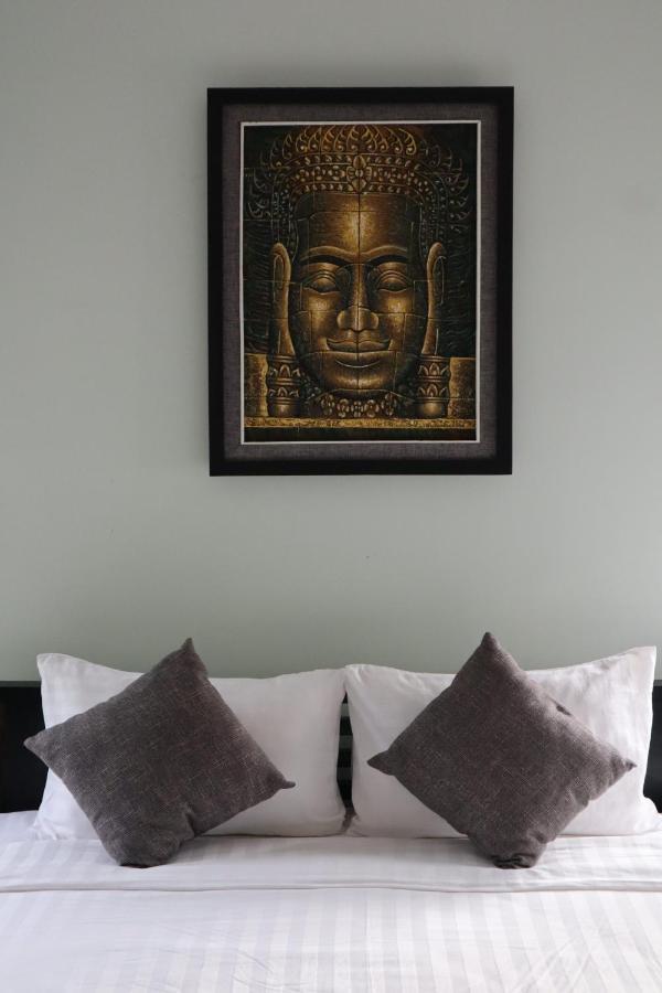 The Bygone Hotel Siem Reap Buitenkant foto
