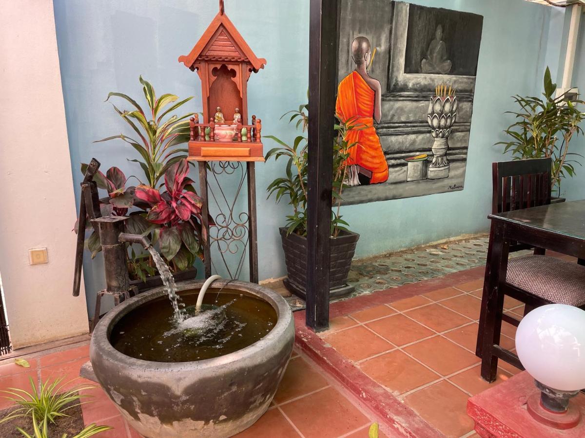 The Bygone Hotel Siem Reap Buitenkant foto