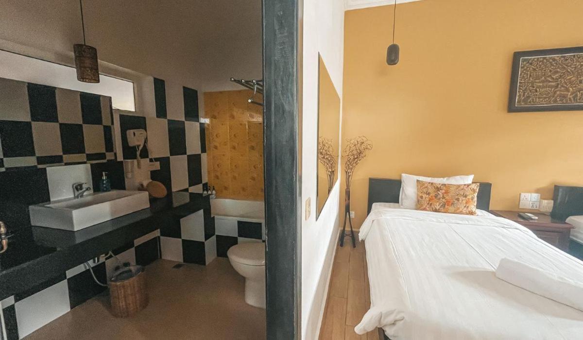 The Bygone Hotel Siem Reap Buitenkant foto