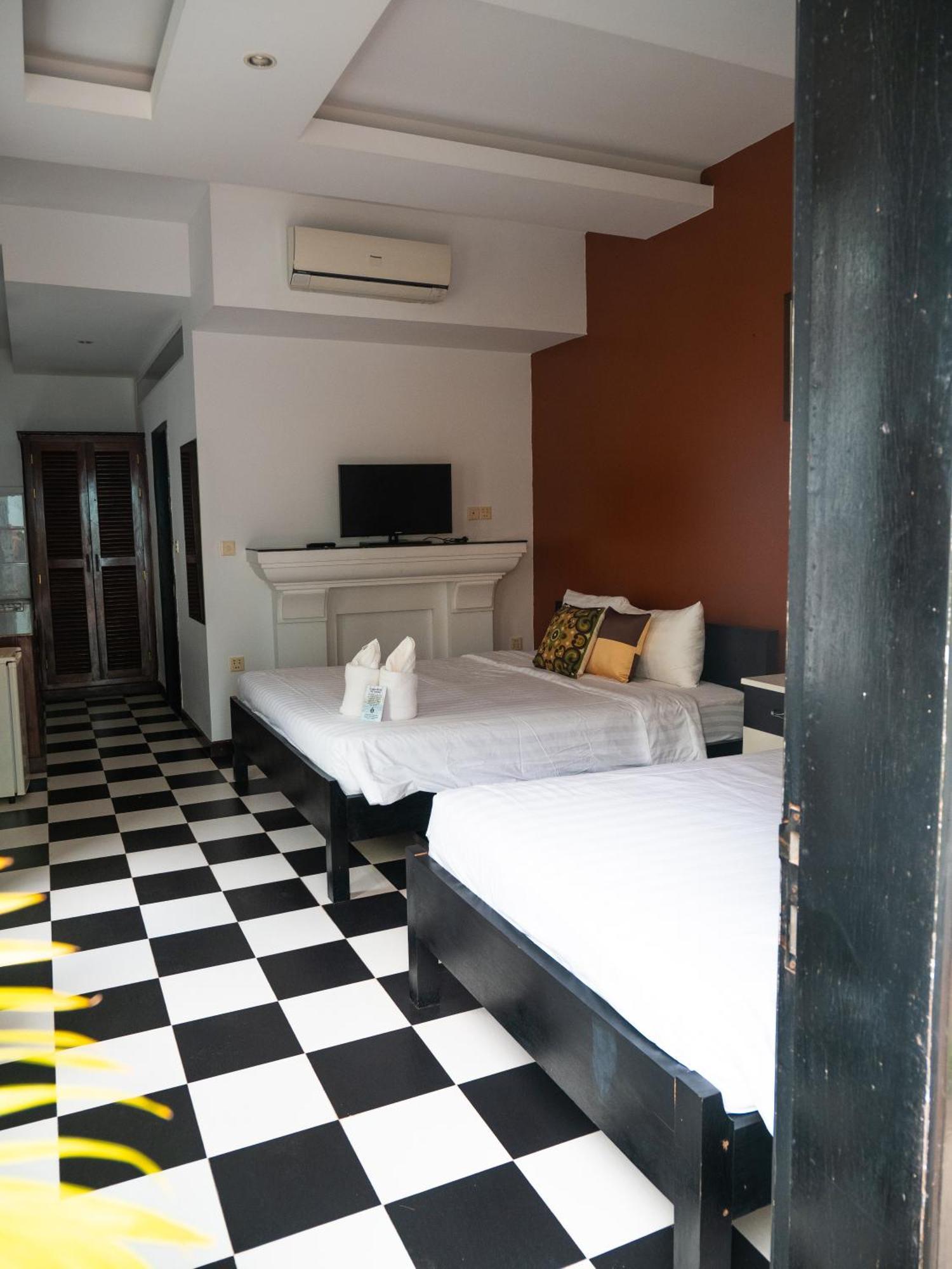 The Bygone Hotel Siem Reap Buitenkant foto